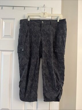 Eddie Bauer Black Women's Cargo Capris with Subtle Floral Pattern